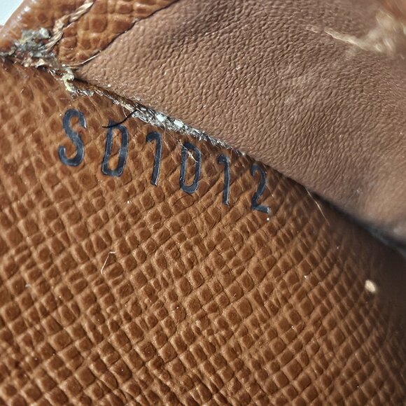 Authentic Louis Vuitton Monogram Canvas Agenda PM (Small Ring Planner) - Picture 5 of 11